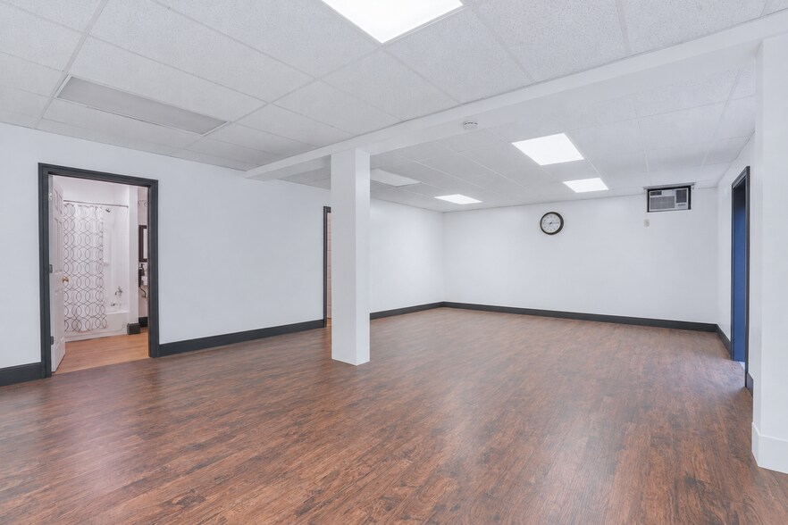 More Photos Of 118 Grand St, Kingston Freestanding For Sale