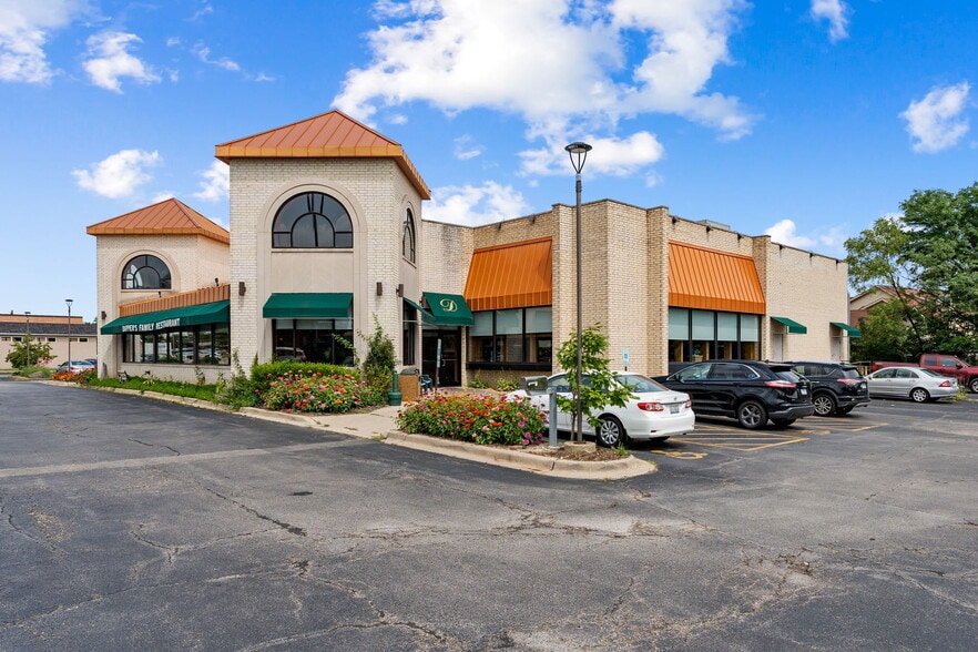 More Photos Of 980 W Lake St, Addison Restaurant For Sale