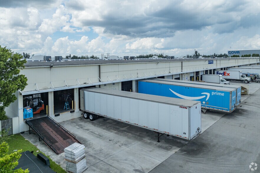 More Photos Of 13461-13483 NW 19th Ln, Miami Warehouse For Lease