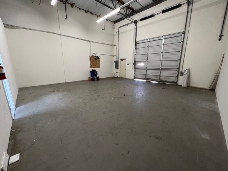 More Photos Of 7950 Cherry Ave, Fontana Light Distribution For Lease