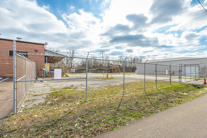 More Photos Of 4301 Rossville Blvd, Chattanooga Service For Lease