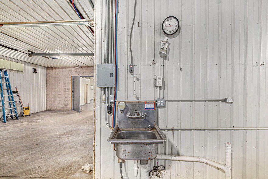 More Photos Of 3344 E Bristol Rd, Burton Warehouse For Sale