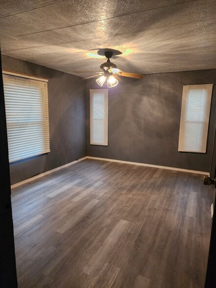 More Photos Of 226 Bremond St, Hempstead Carwash For Sale