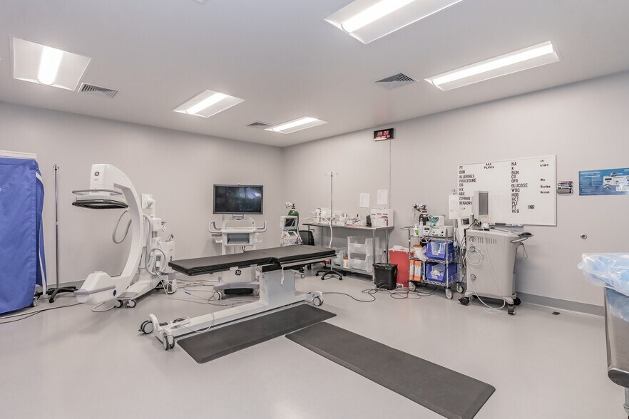 More Photos Of 5750 Stratum Dr, Fort Worth Medical For Lease