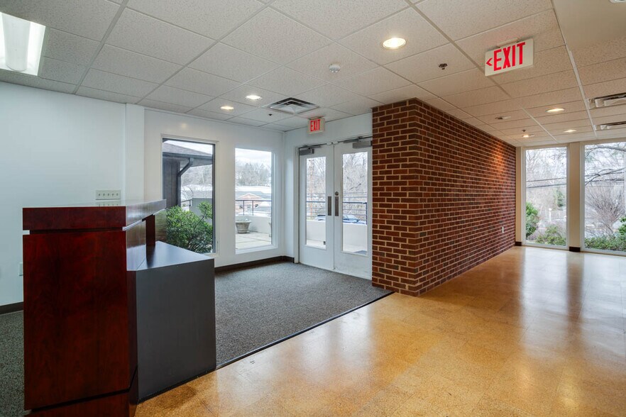 More Photos Of 1140 E Market St, Charlottesville Office For Lease