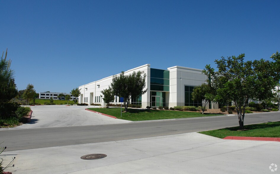 More Photos Of 2880 Scott St, Vista Unknown For Lease