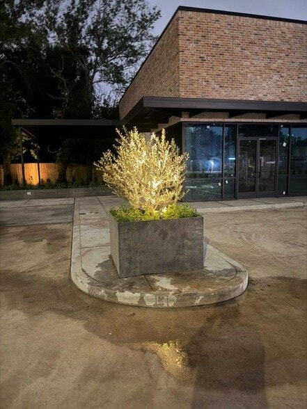 More Photos Of 9437 Hammerly Blvd, Houston Storefront For Lease