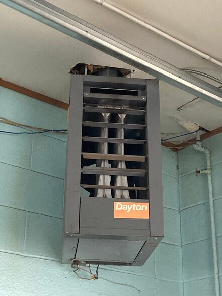 More Photos Of 2288 William St, Cheektowaga Service For Sale