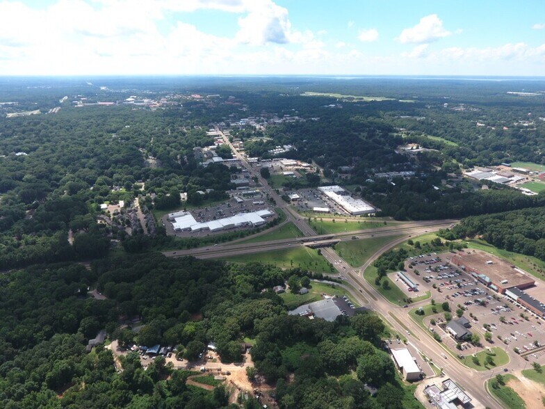 More Photos Of 1904 University Ave, Oxford Storefront Retail Office For Lease