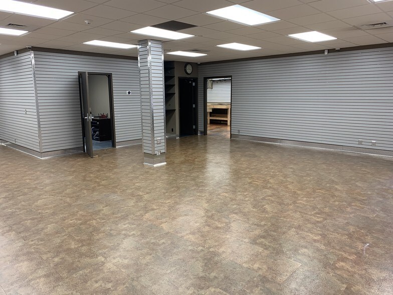 More Photos Of 13400 O St, Lincoln Manufacturing For Sale