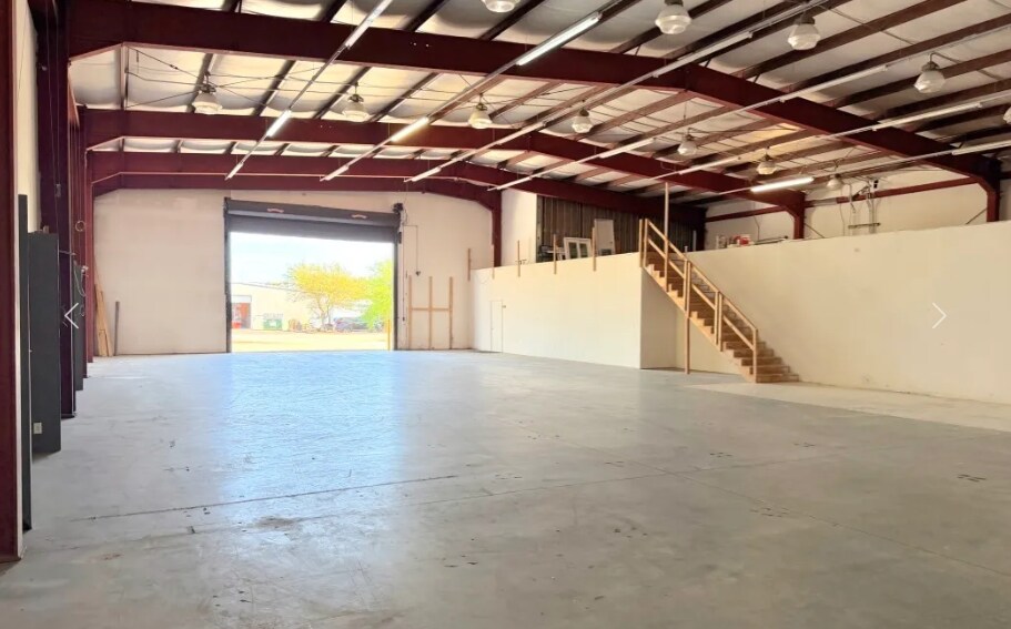 More Photos Of 4640 Gulfstarr Dr, Destin Light Distribution For Lease