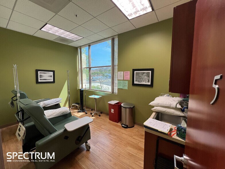 More Photos Of 21060 Centre Pointe Pky, Santa Clarita Medical For Sale