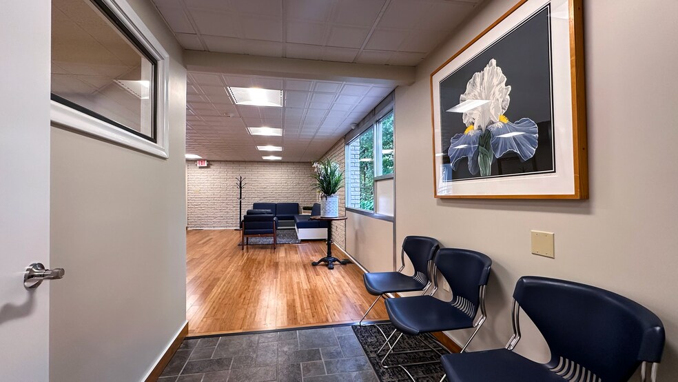 More Photos Of 291 Queen St, Bristol Medical For Lease