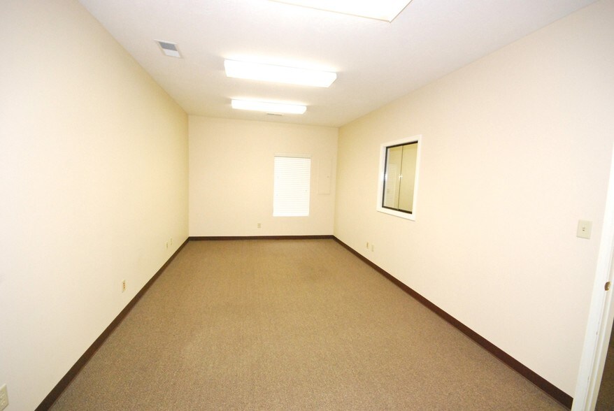 More Photos Of 2021-2027 Greystone Sq, Jackson Office For Lease