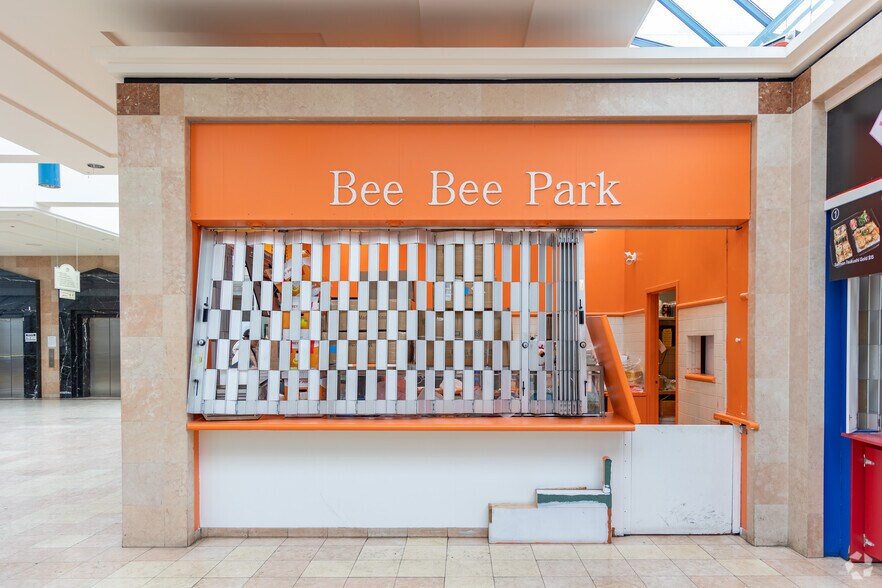 More Photos Of 670 Hwy-7 E, Richmond Hill General Retail For Sale