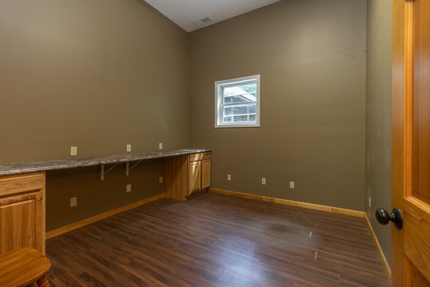 More Photos Of 90 Stonecoal Rd, Horner Freestanding For Lease