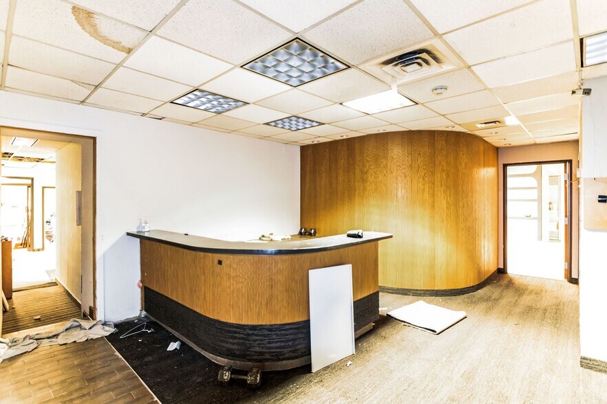 More Photos Of 200 W 4th St, Plainfield Light Distribution For Lease