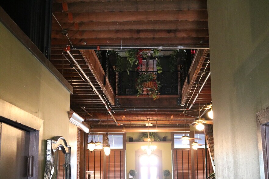 More Photos Of 111 E Erwin St, Tyler Storefront Retail Office For Lease