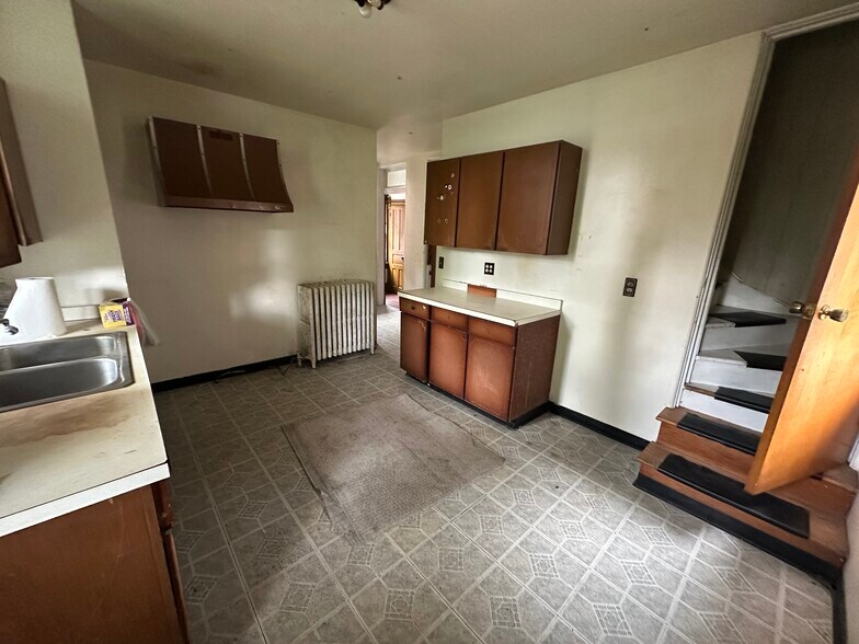 More Photos Of 120 Grand Ave, Cumberland Specialty For Sale