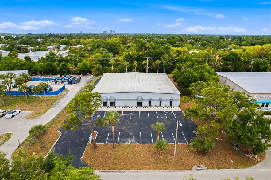 Primary Photo Of 5826-5830 Corporation Cir, Fort Myers Warehouse For Sale