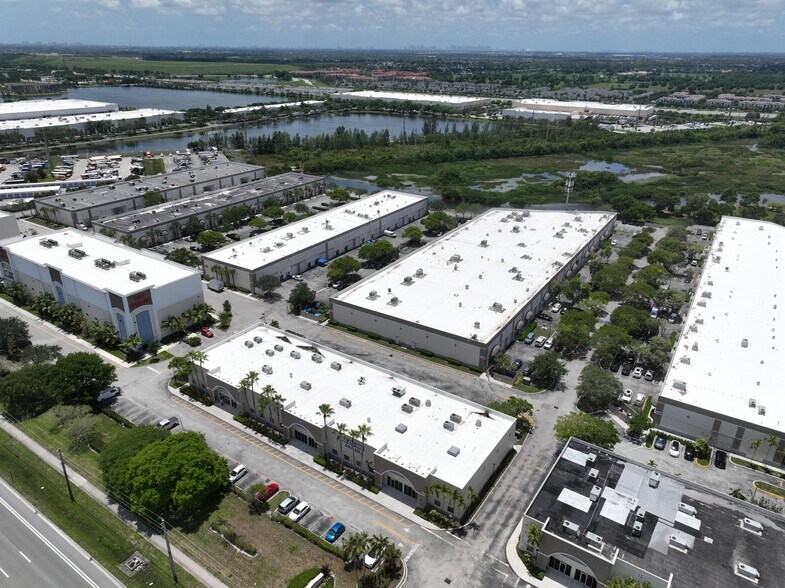 More Photos Of 12006-12060 Miramar Pky, Miramar Warehouse For Lease