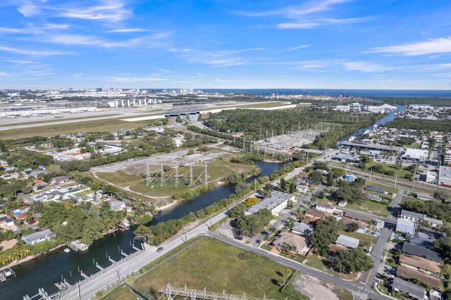 More Photos Of 501-513 Old Griffin Rd, Dania Warehouse For Sale