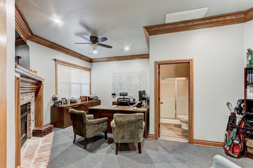 More Photos Of 901-909 Wall St, Norman Office For Sale