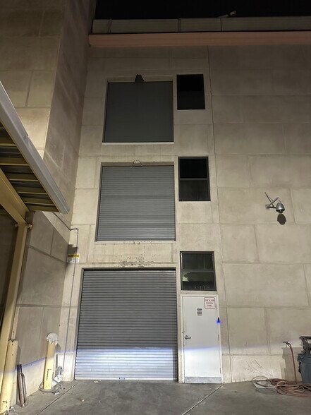 More Photos Of 9020 Long Beach Blvd, South Gate Light Manufacturing For Lease