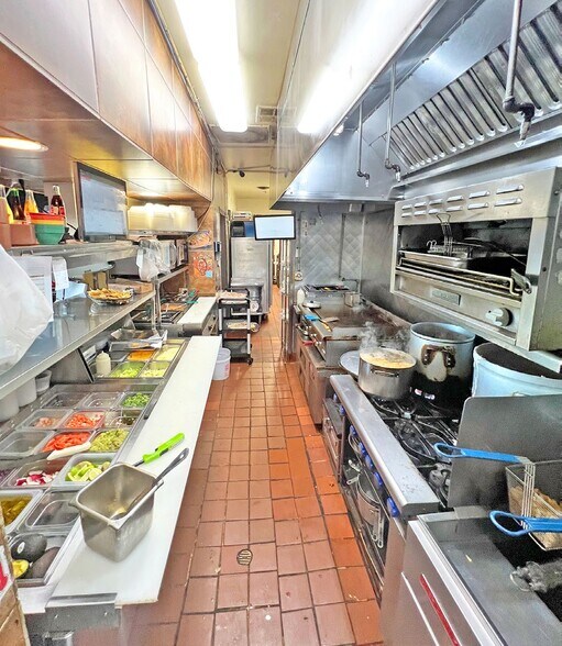 More Photos Of 7131 Franklin Blvd, Sacramento Restaurant For Sale