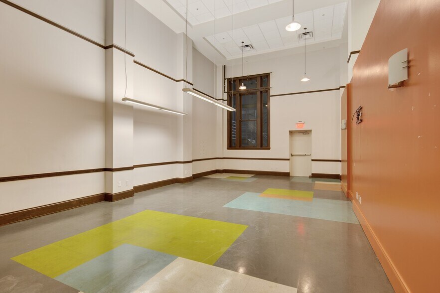 More Photos Of 62 N Main St, Memphis Apartments For Lease