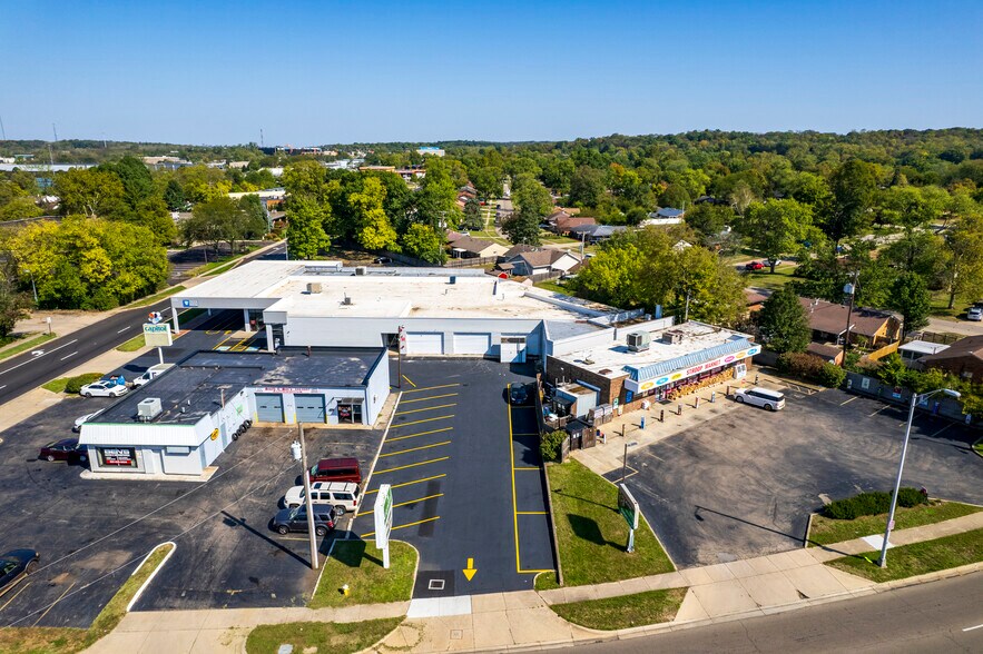 More Photos Of 3950-3970 S Dixie Dr, Dayton Showroom For Lease