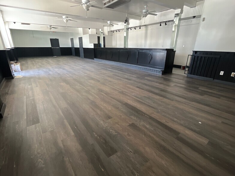More Photos Of 215 Fairman St, Yuba City Bar For Sale