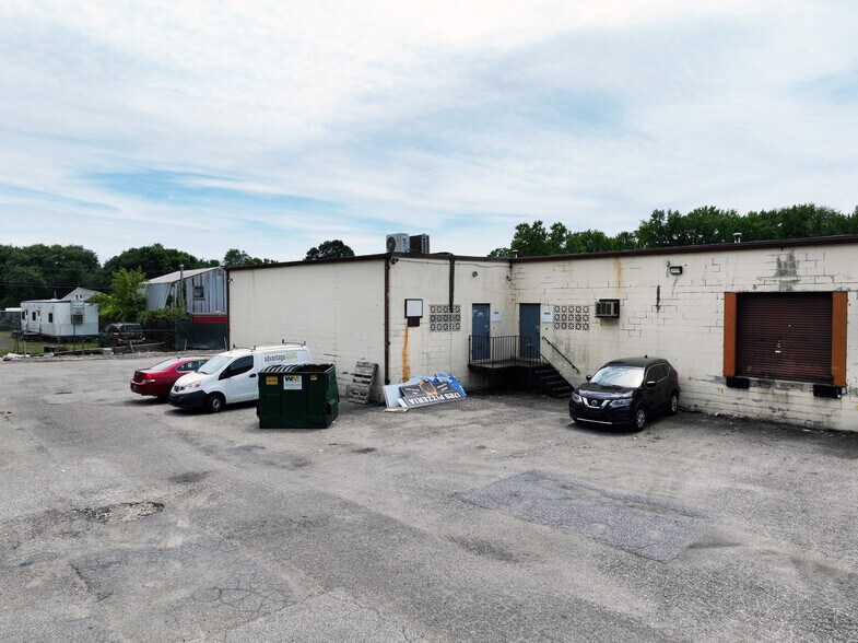 More Photos Of 3970-3996 North Point Rd, Dundalk Warehouse For Lease