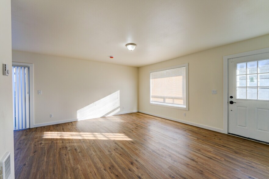 More Photos Of 1049 SE Walnut St, Hillsboro Apartments For Sale