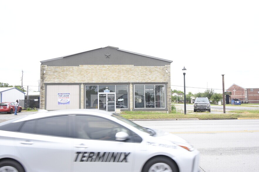 More Photos Of 621 W Main St, La Porte Warehouse For Lease