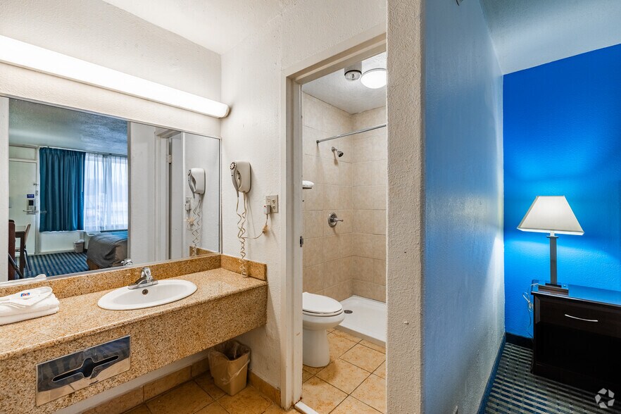 More Photos Of 722 E Pancake Blvd, Liberal Hotel For Sale