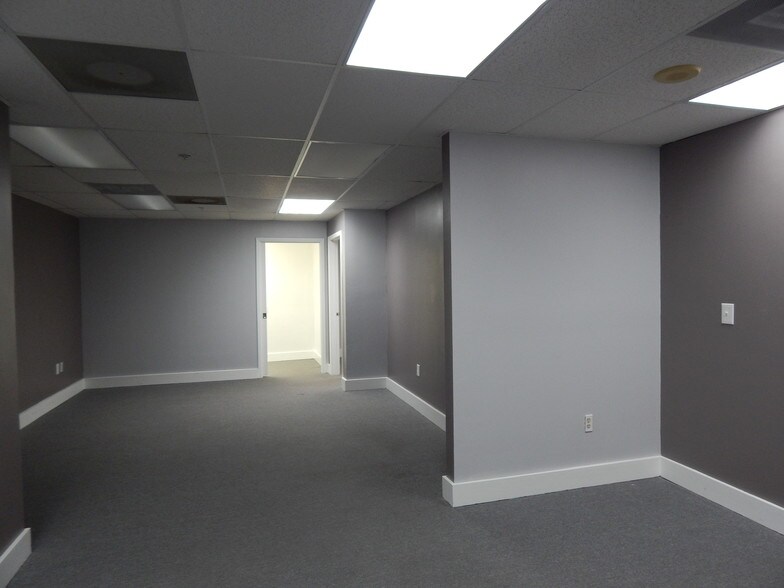 More Photos Of 1110 Brickell Ave, Miami Office For Sale