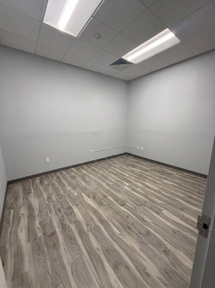 More Photos Of 7701 W Hillsborough Ave, Tampa Storefront For Lease