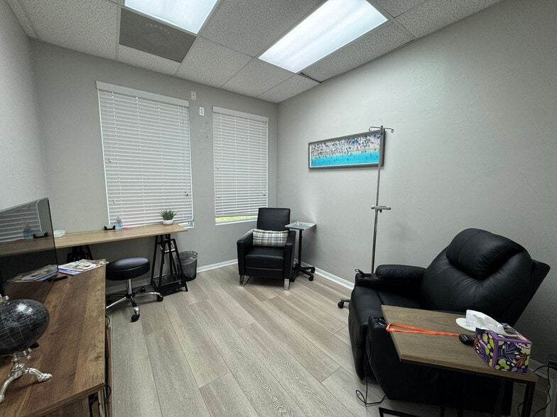 More Photos Of 3447 Pine Ridge Rd, Naples Medical For Lease
