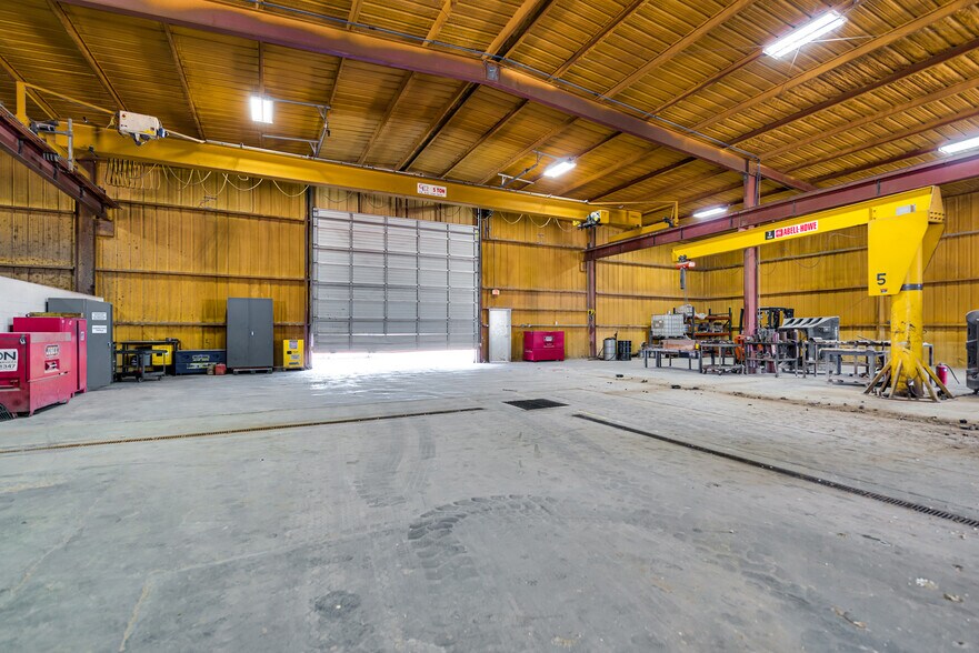 More Photos Of 3707 S County Road 1210, Midland Distribution For Lease