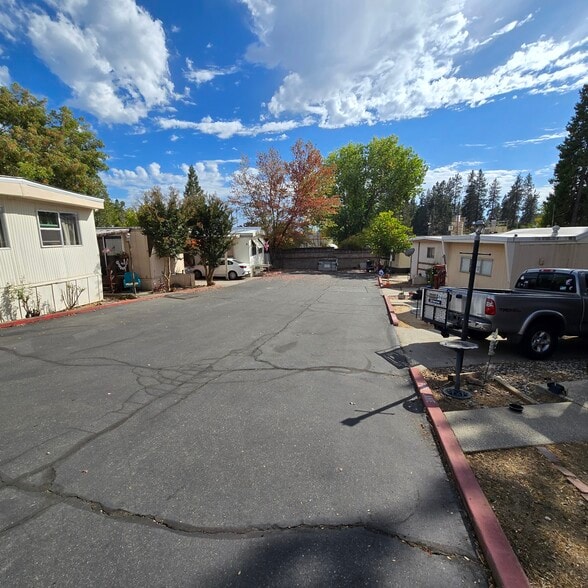 More Photos Of 21 Oak St, Colfax Manufactured Housing Mobile Home Park For Sale