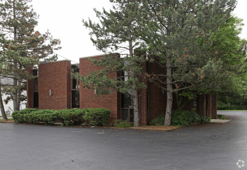 More Photos Of 1870 Whitehaven, Grand Island Office For Sale