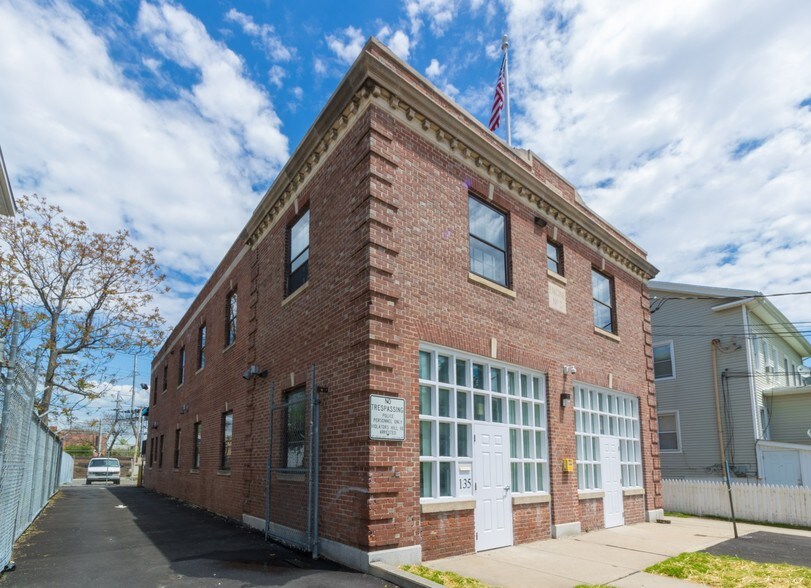 More Photos Of 135 Clarence St, Bridgeport Office For Sale