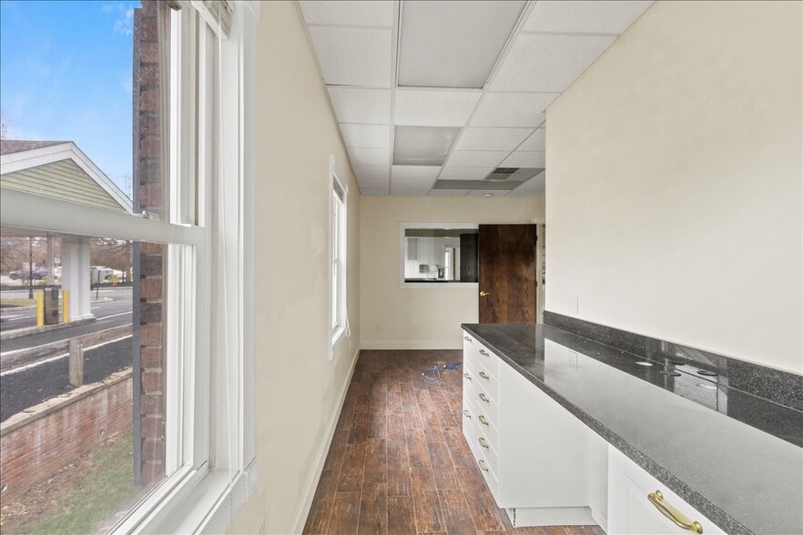 More Photos Of 530 E Main St, Chester Medical For Sale