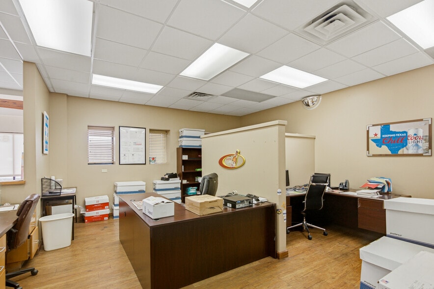 More Photos Of 8316 Lone Tree Rd, Victoria Industrial For Sale