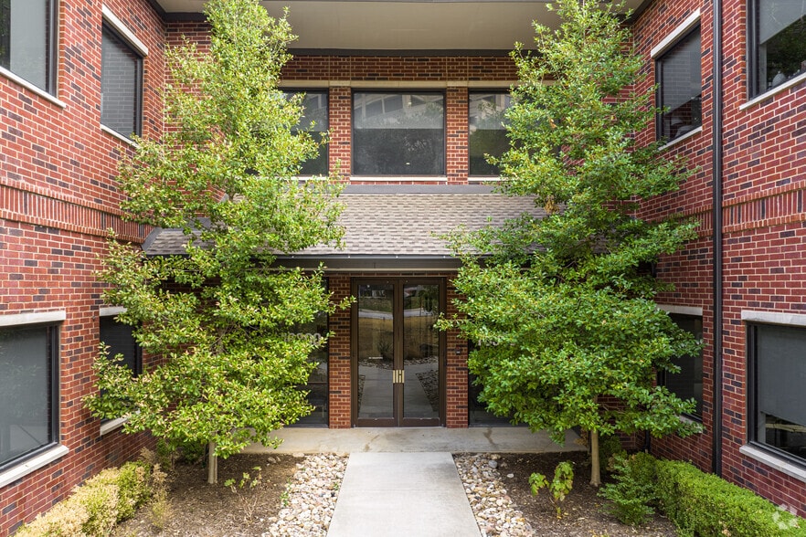 More Photos Of 16300 Addison Rd, Addison Office For Lease