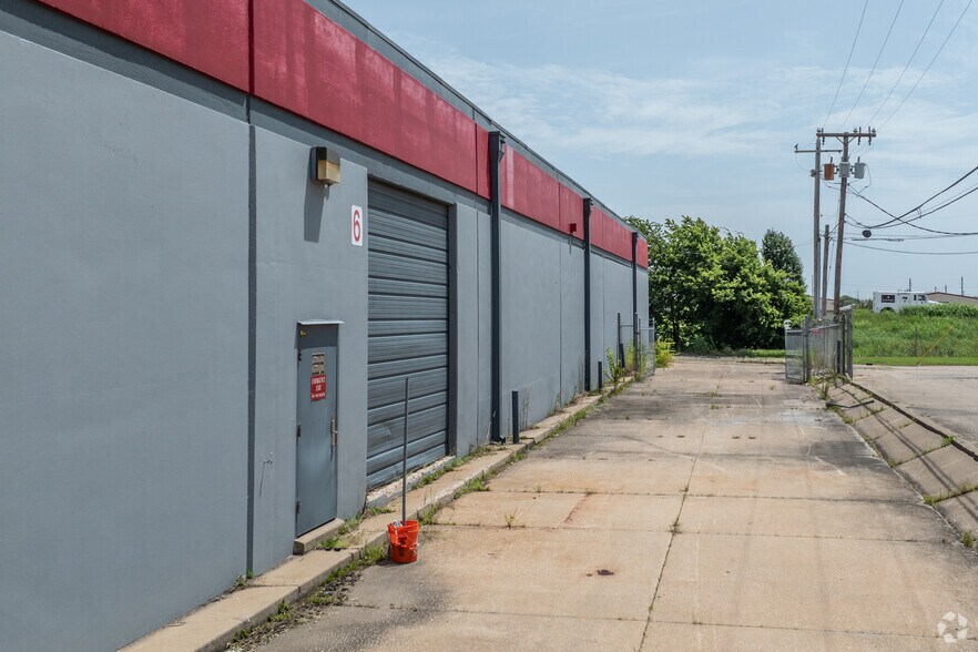 More Photos Of 5555-5563 S 104th East Ave, Tulsa Manufacturing For Sale