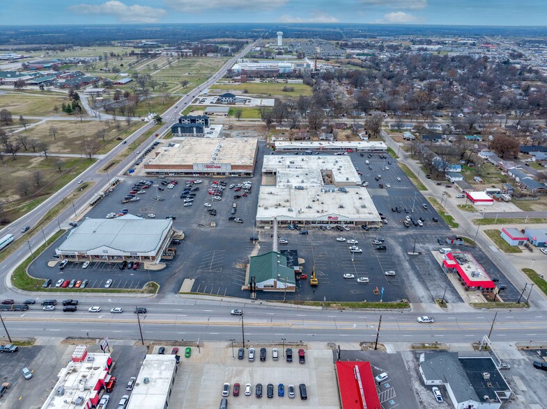More Photos Of 1400 S Limit Ave, Sedalia Unknown For Lease