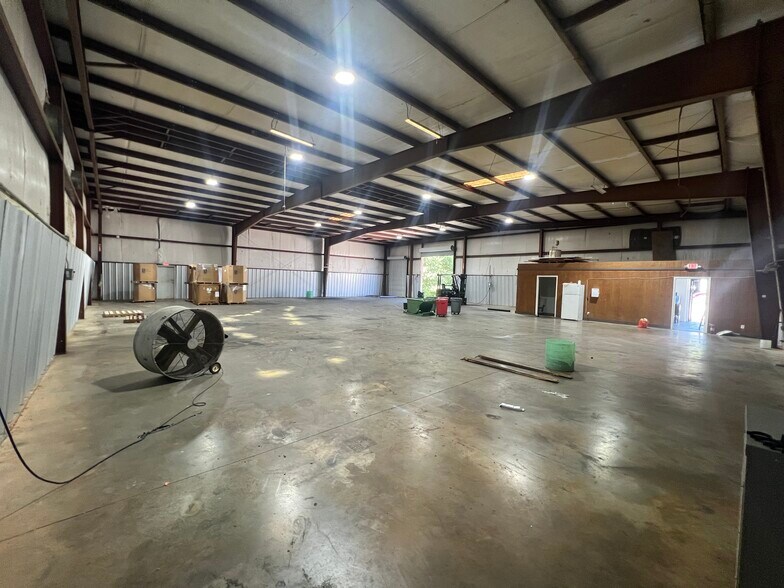 More Photos Of 2012 Last St, Statham Warehouse For Sale