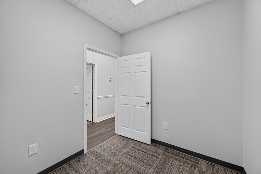 More Photos Of 514 Dabney Rd, Henderson Office For Lease